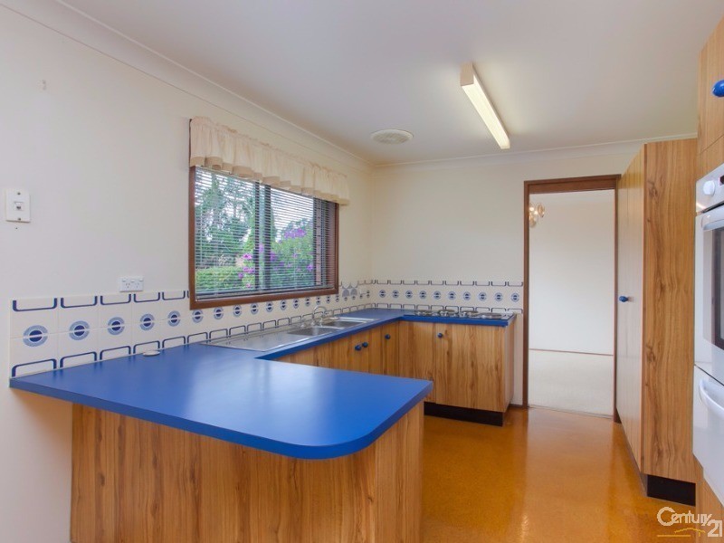 28 Ian Street, Eleebana NSW 2282