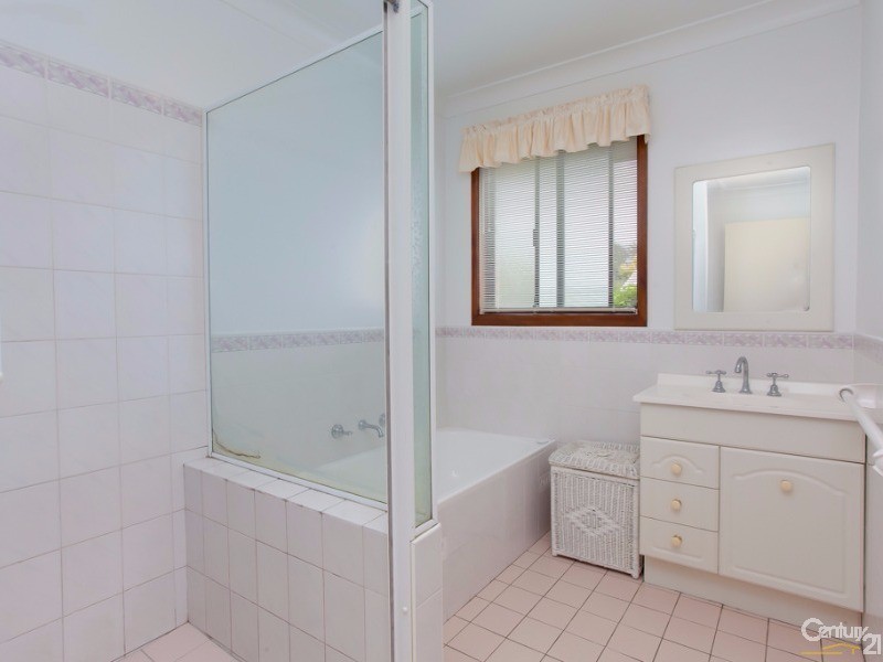 28 Ian Street, Eleebana NSW 2282