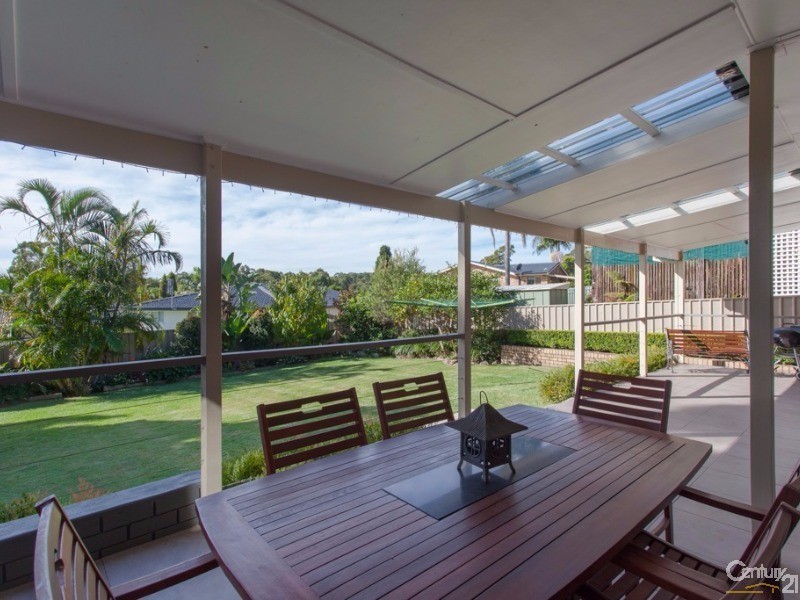 22 Ian Street, Eleebana NSW 2282