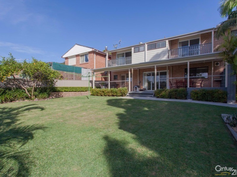 22 Ian Street, Eleebana NSW 2282
