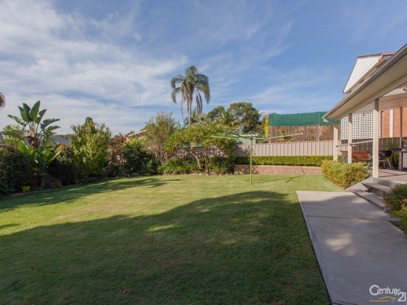 22 Ian Street, Eleebana NSW 2282