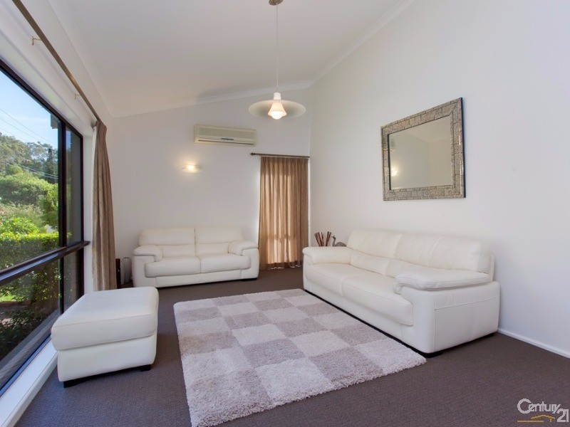 22 Ian Street, Eleebana NSW 2282
