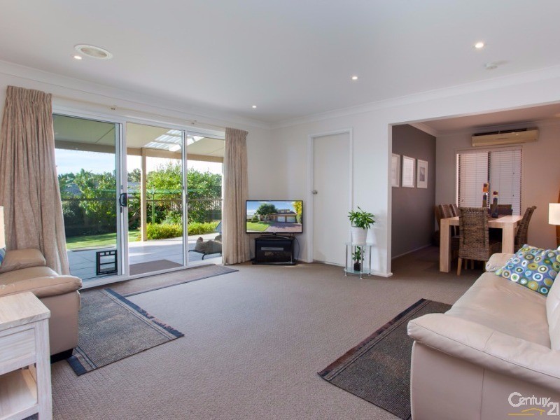 22 Ian Street, Eleebana NSW 2282