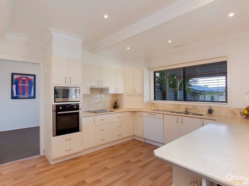 22 Ian Street, Eleebana NSW 2282