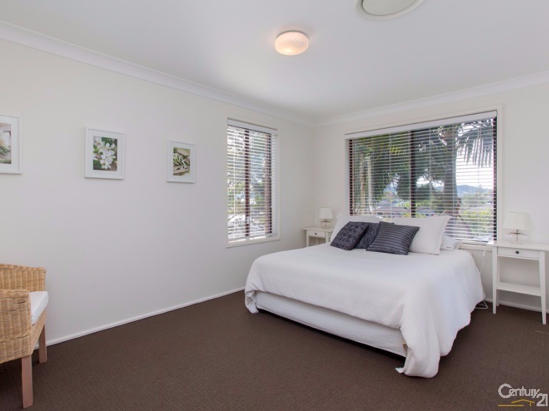22 Ian Street, Eleebana NSW 2282