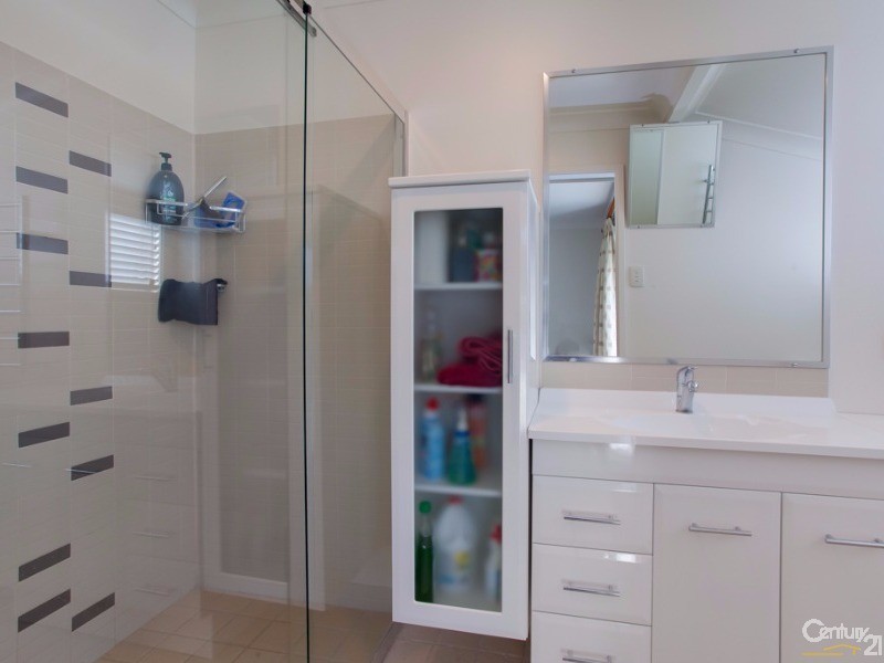 22 Ian Street, Eleebana NSW 2282