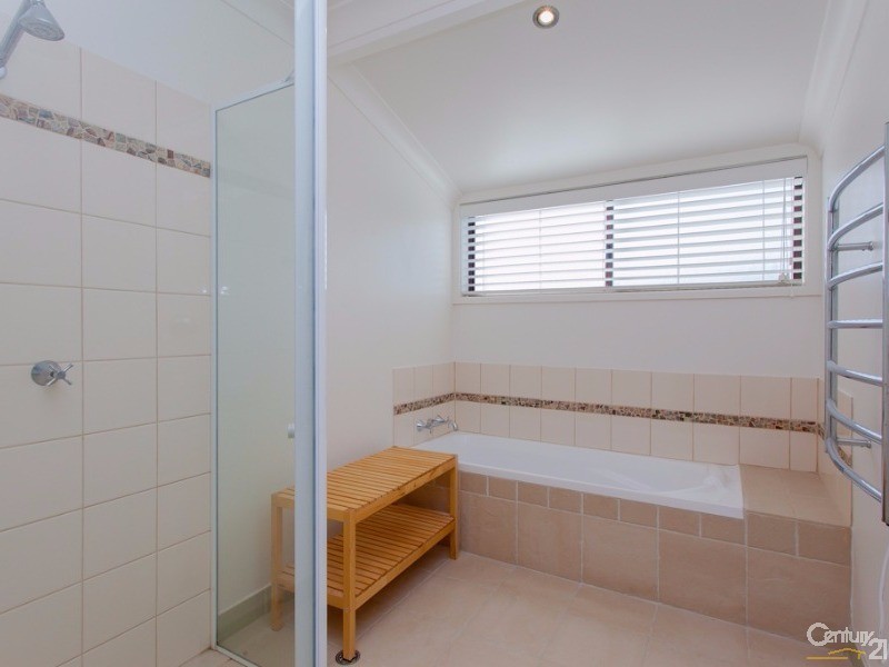 22 Ian Street, Eleebana NSW 2282