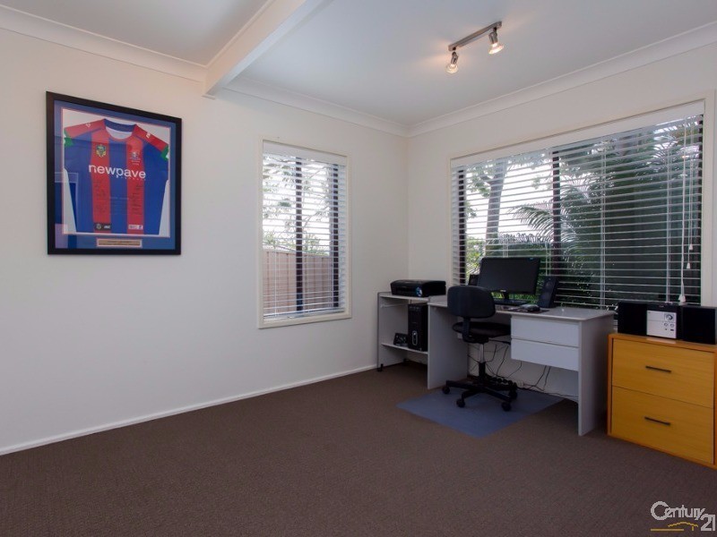 22 Ian Street, Eleebana NSW 2282