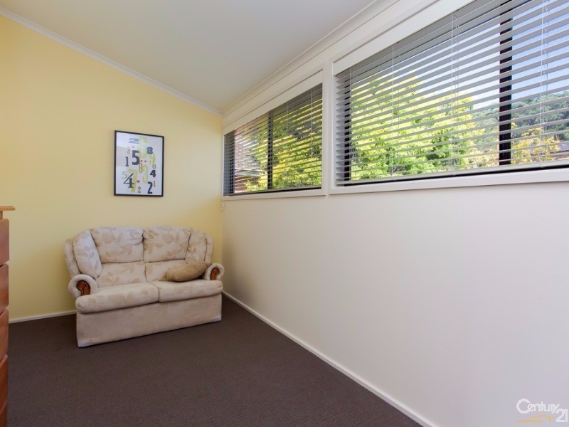 22 Ian Street, Eleebana NSW 2282