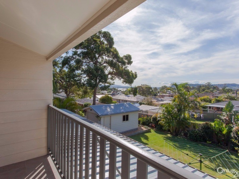 22 Ian Street, Eleebana NSW 2282