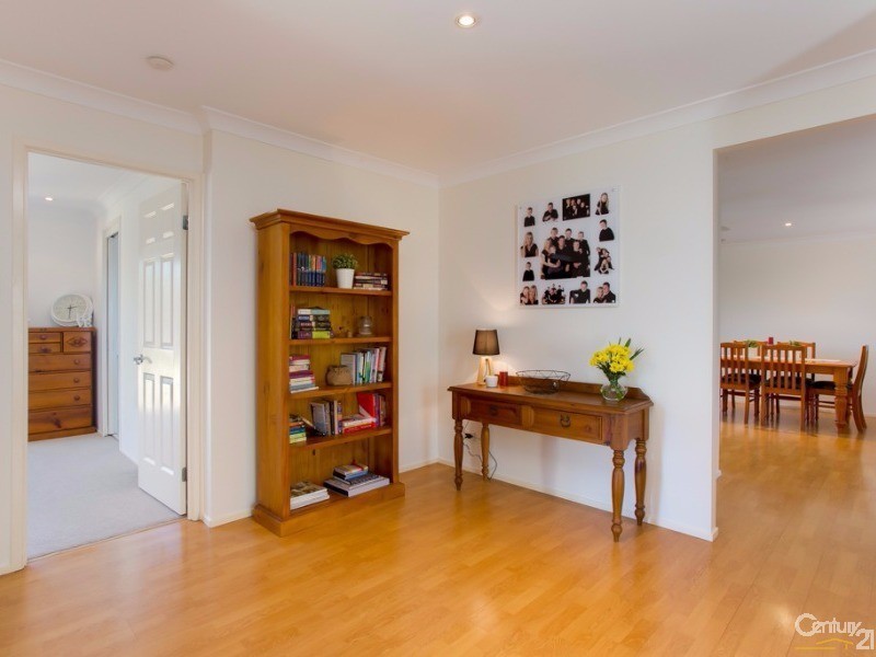 5 Parlah Close, Mount Hutton NSW 2290