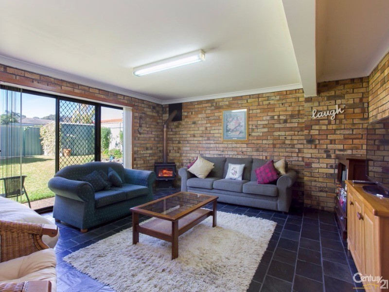 77 Ian Street, Eleebana NSW 2282