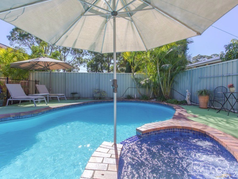 77 Ian Street, Eleebana NSW 2282