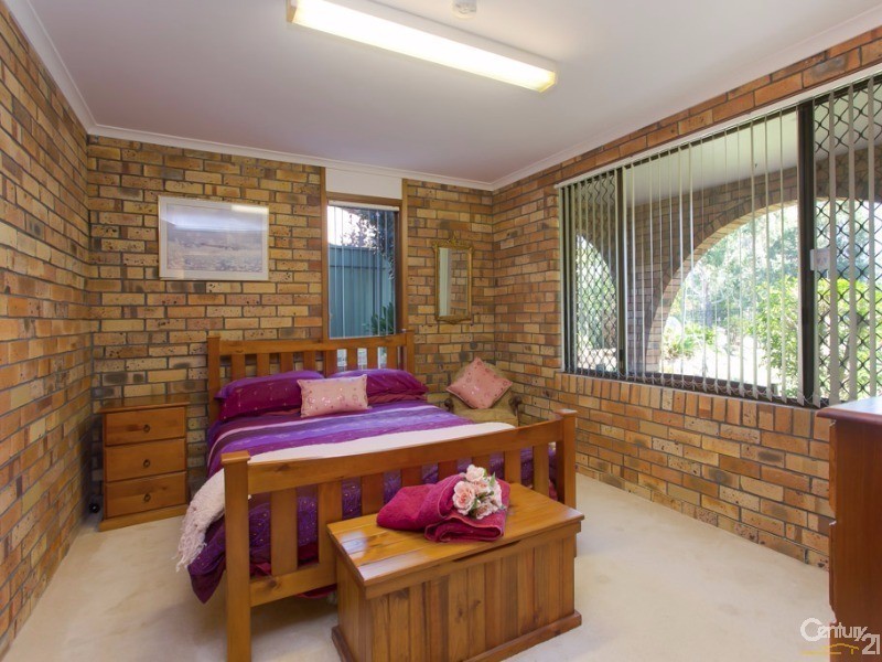 77 Ian Street, Eleebana NSW 2282