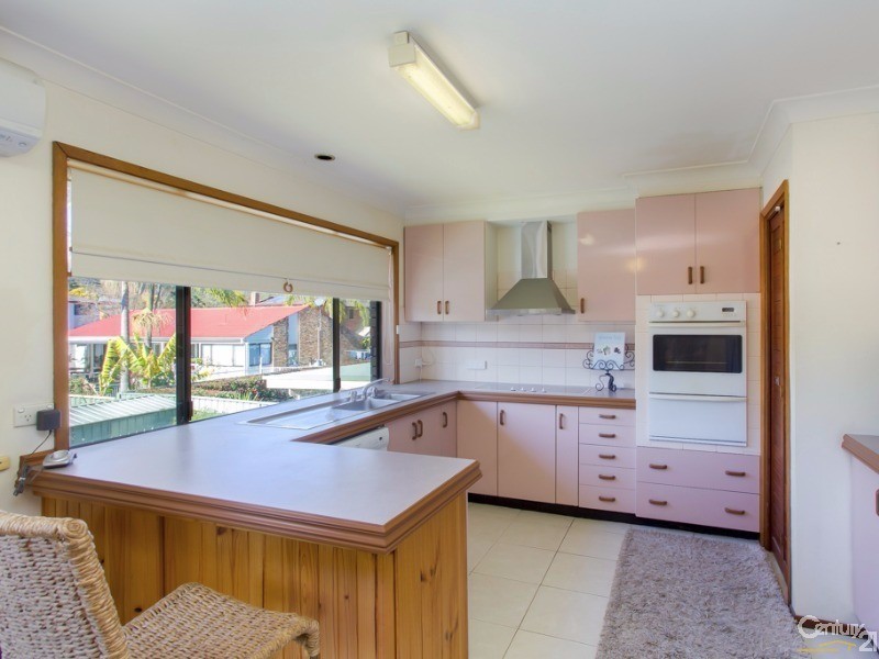 77 Ian Street, Eleebana NSW 2282