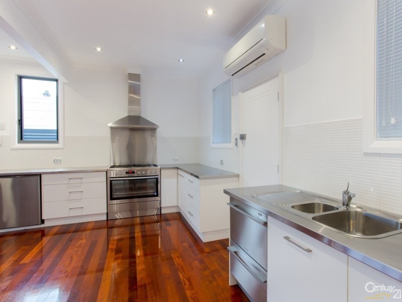 14 Carlton Street, Newcastle NSW 2300