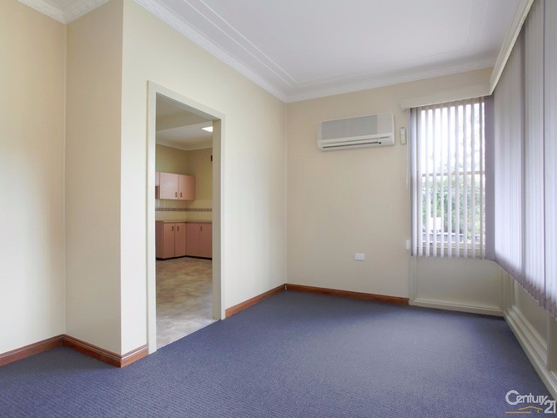 13 Dunkley Parade, Mount Hutton NSW 2290