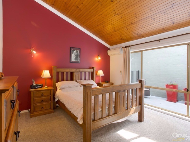 25 Robertson Road, Valentine NSW 2280