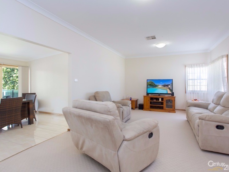 82 Rae Crescent, Kotara NSW 2289