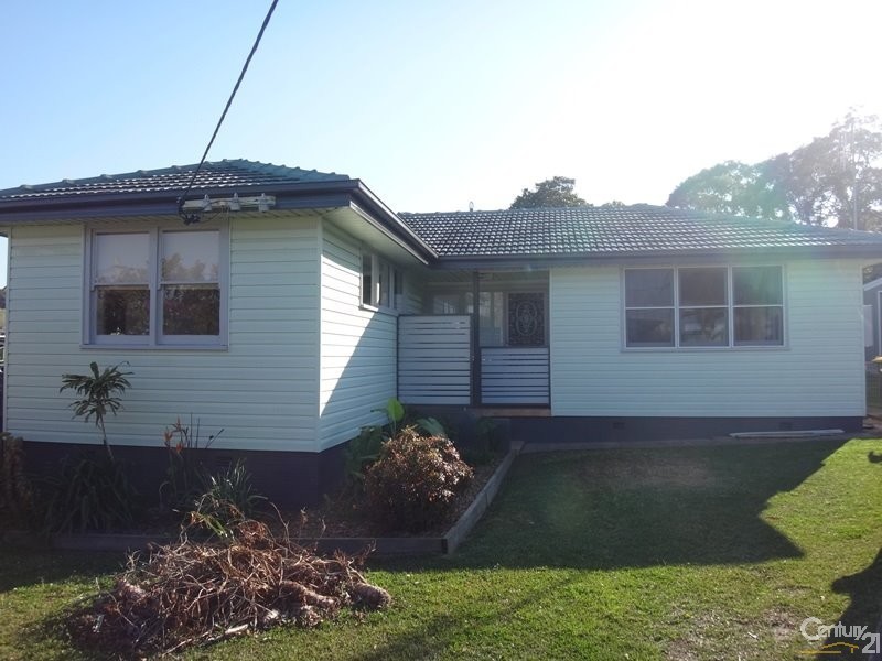 5 Pine Place, Gateshead NSW 2290