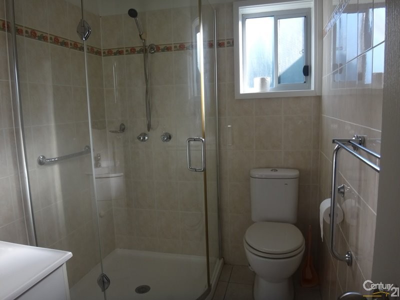 5 Pine Place, Gateshead NSW 2290