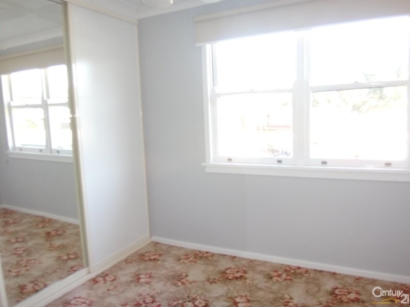 5 Pine Place, Gateshead NSW 2290