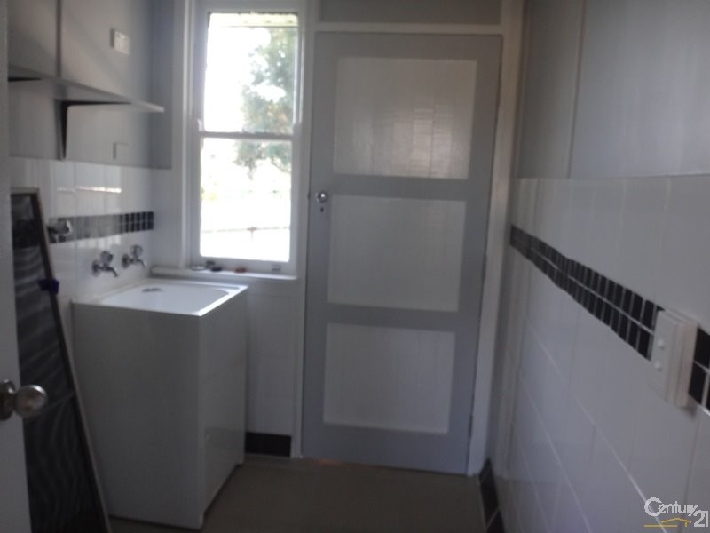 5 Pine Place, Gateshead NSW 2290