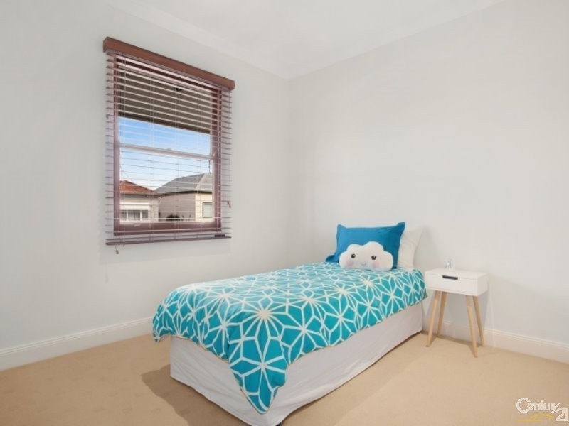 28 Gulliver Street, Hamilton NSW 2303