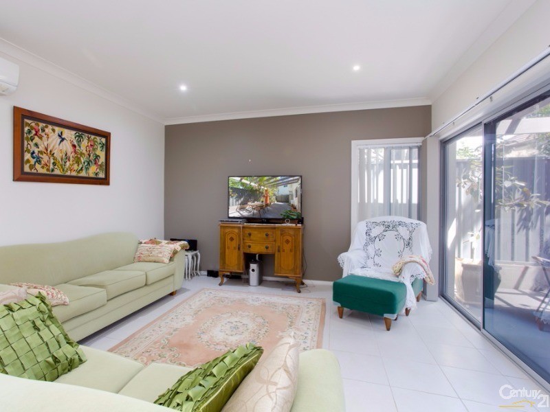 2/95 Rae Crescent, Kotara NSW 2289