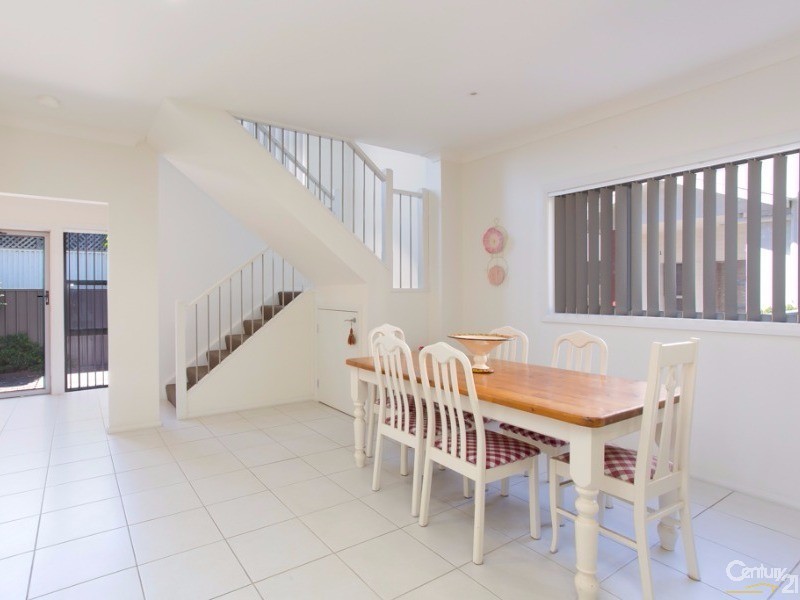 2/95 Rae Crescent, Kotara NSW 2289