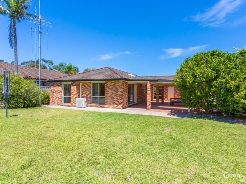 37 Parklea Avenue, Croudace Bay NSW 2280