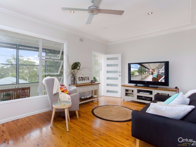 33 Coronation Street, Warners Bay NSW 2282