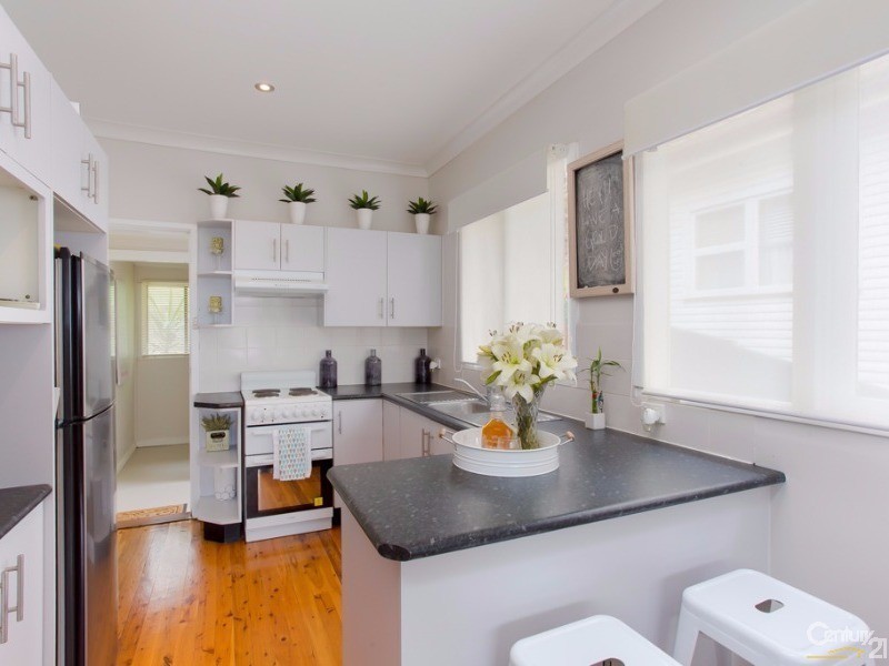 33 Coronation Street, Warners Bay NSW 2282
