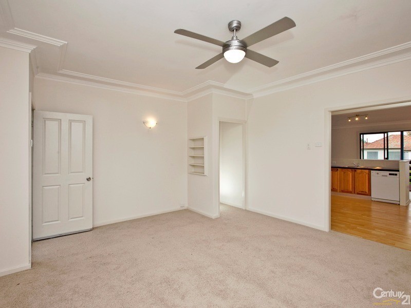 24 Derna Road, Shortland NSW 2307