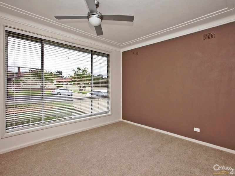 24 Derna Road, Shortland NSW 2307