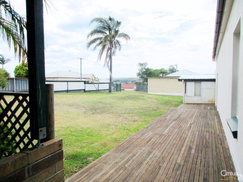 33 Lakeview Street, Boolaroo NSW 2284