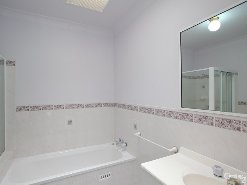 1/4 Chippindall Street, Speers Point NSW 2284