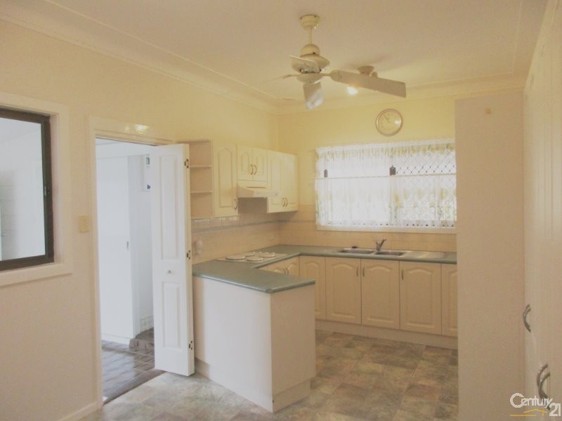 3 Ruswell Avenue, Warners Bay NSW 2282