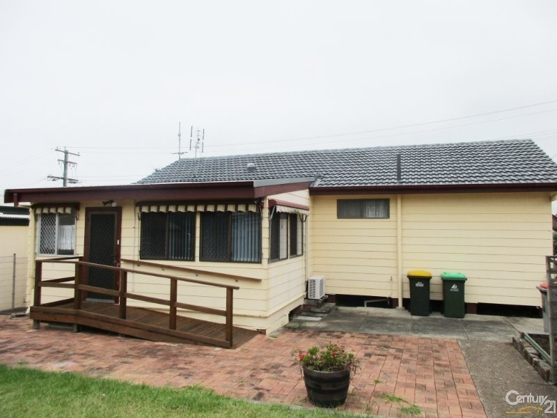 3 Ruswell Avenue, Warners Bay NSW 2282