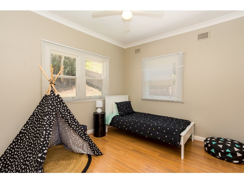 1 Lynette Place, Kotara NSW 2289