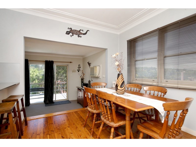 8 Clayton Crescent, Kotara NSW 2289