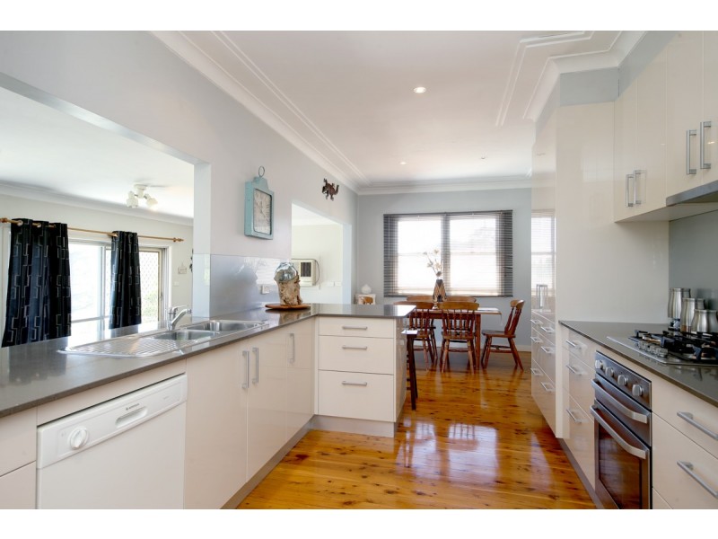 8 Clayton Crescent, Kotara NSW 2289