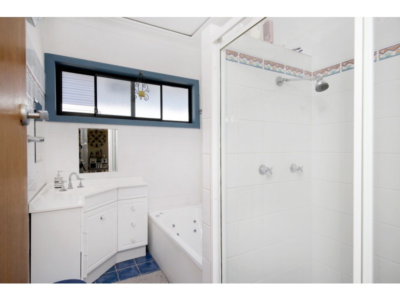 8 Clayton Crescent, Kotara NSW 2289