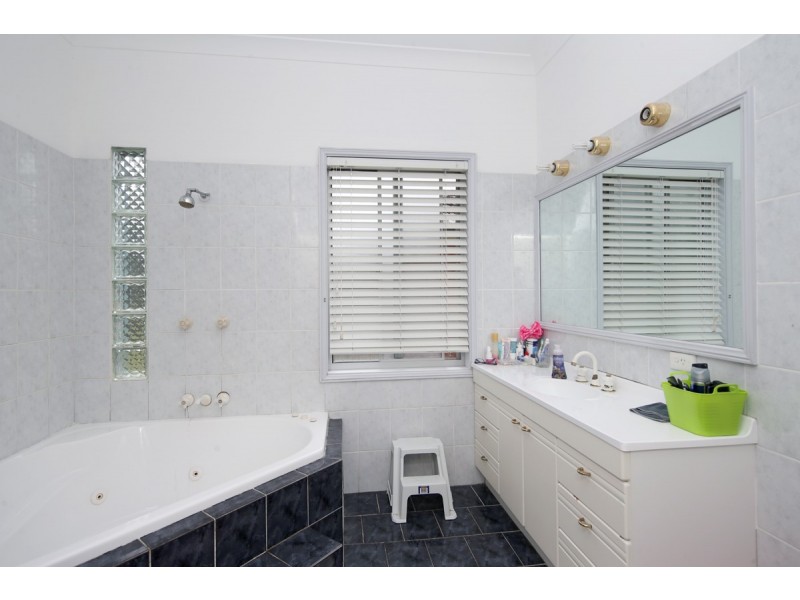 30 Elvidge Crescent, Kotara South NSW 2289