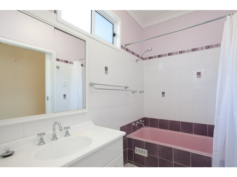 2 Avonlea Street, Belmont North NSW 2280