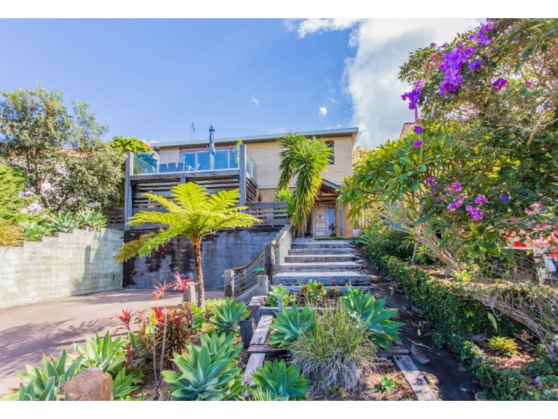 5 Kananook Crescent, Belmont North NSW 2280