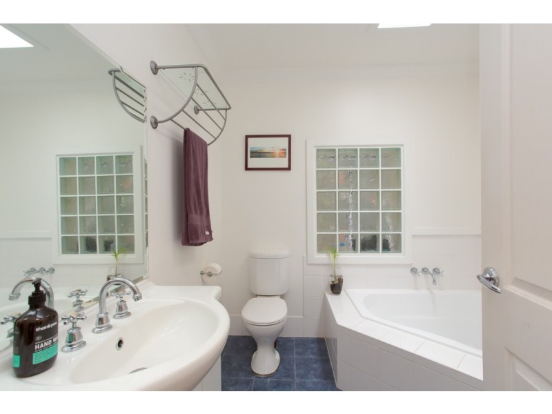 5 Kananook Crescent, Belmont North NSW 2280