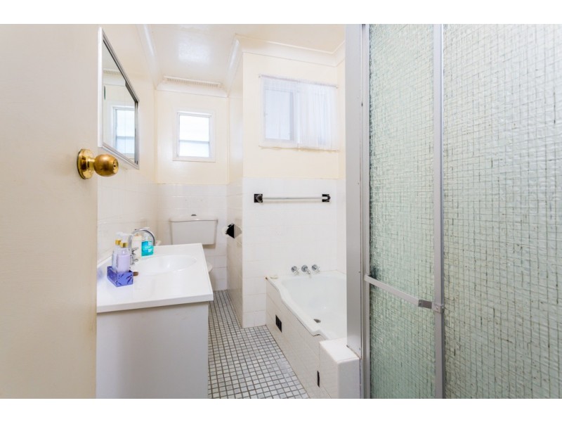 37 Waratah Street, Kahibah NSW 2290