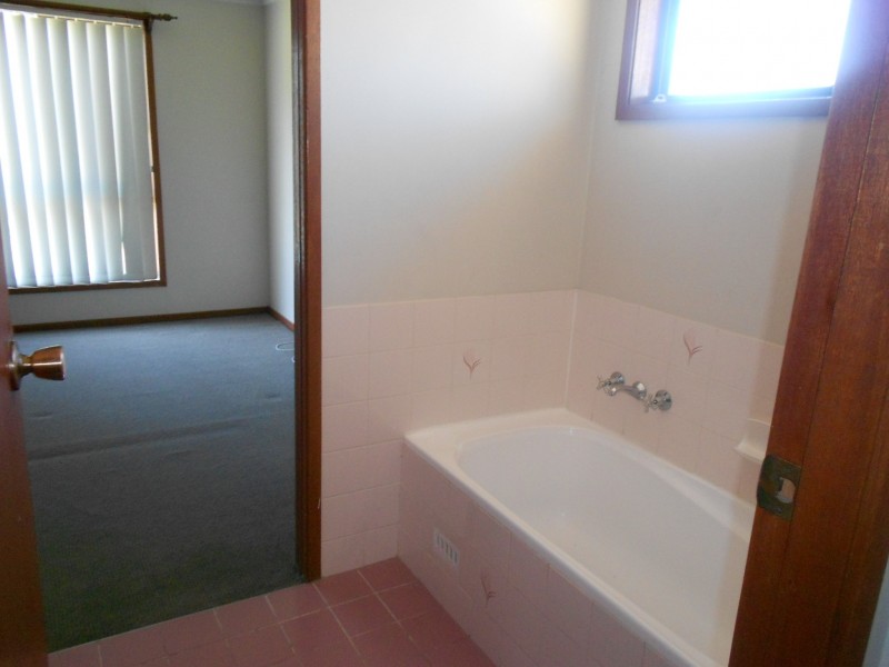 122 Auklet Road, Mount Hutton NSW 2290