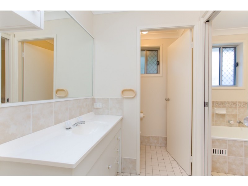 2B Whitehaven Drive, Lakelands NSW 2282